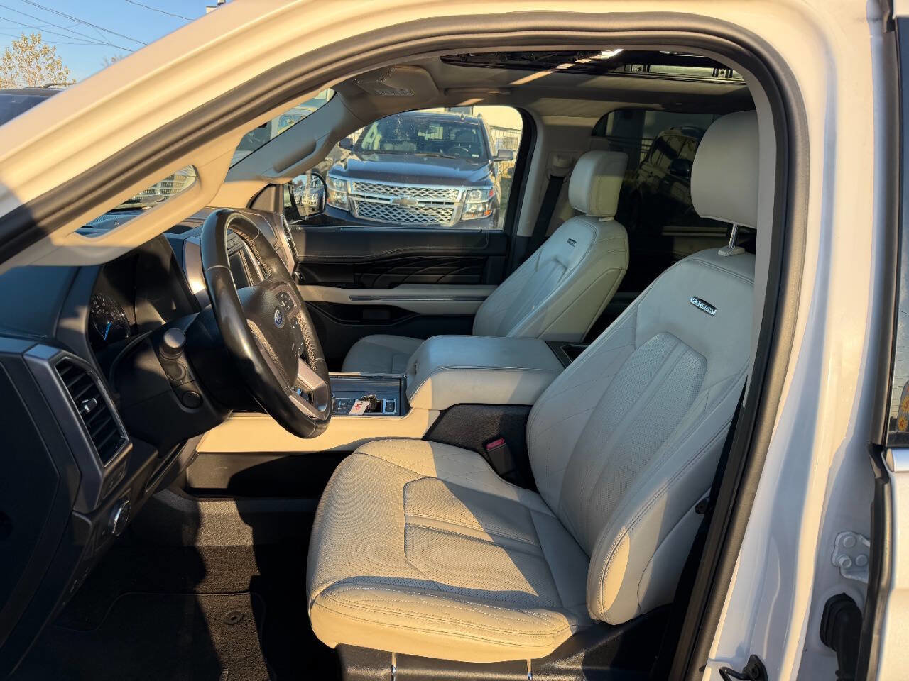 Used 2018 Ford Expedition Platinum image 10