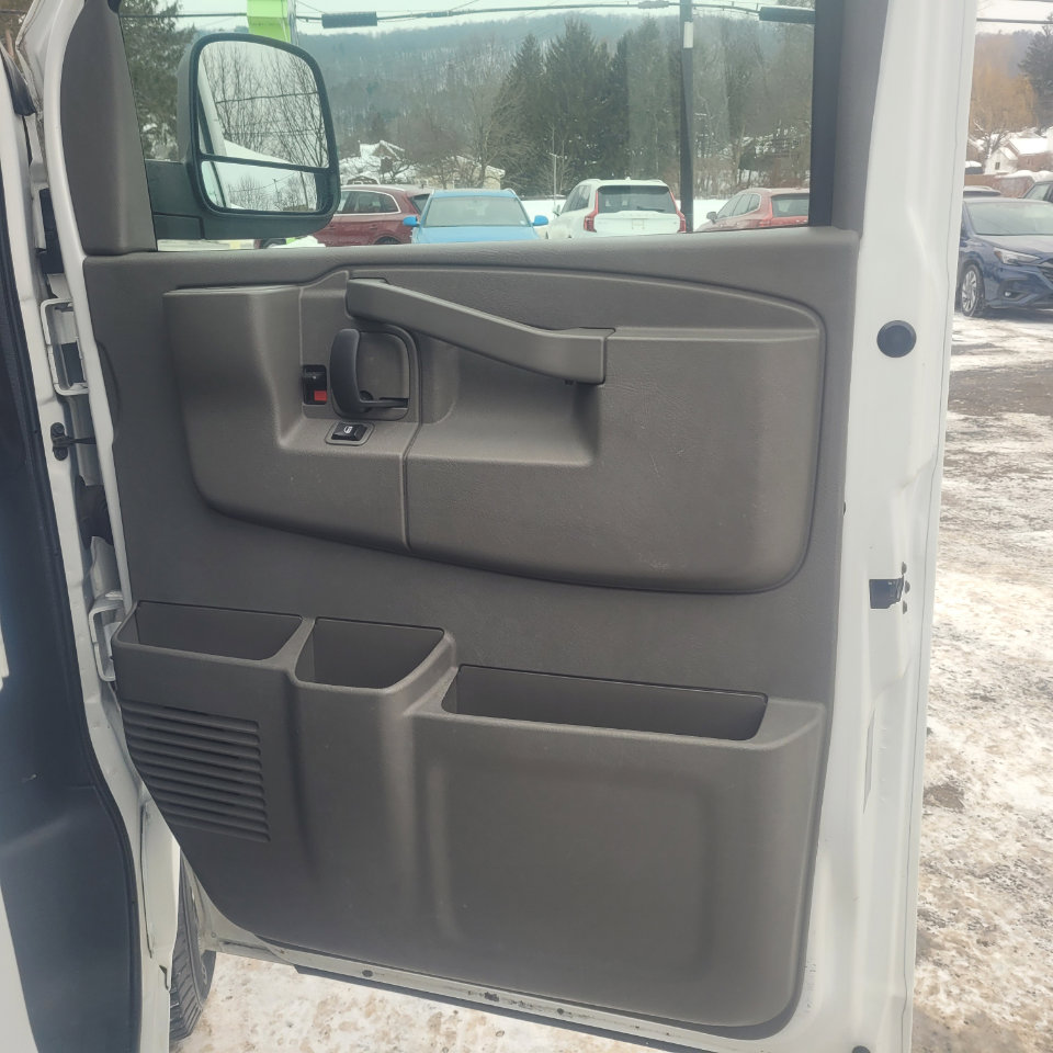 Used 2016 Chevrolet Express 3500 LT w/ LT Preferred Equipment Group image 21