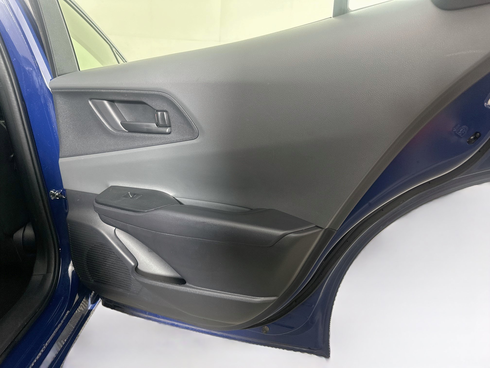 Used 2024 Toyota Prius LE FWD image 28