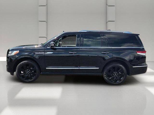 Used 2022 Lincoln Navigator Reserve RWD image 2