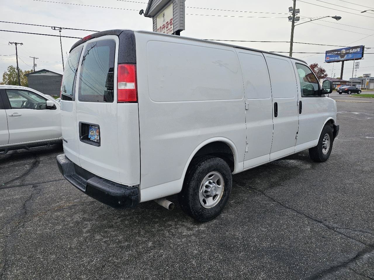Used 2019 Chevrolet Express 2500 RWD image 6