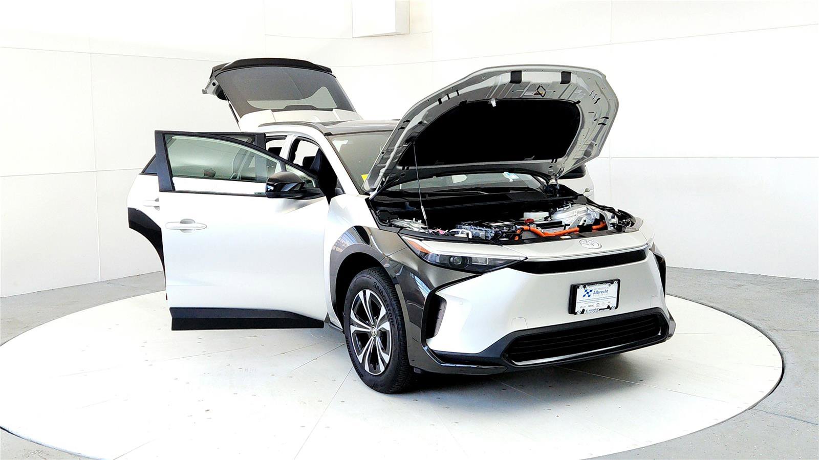 Used 2023 Toyota bZ4X XLE w/ Weather Package image 9