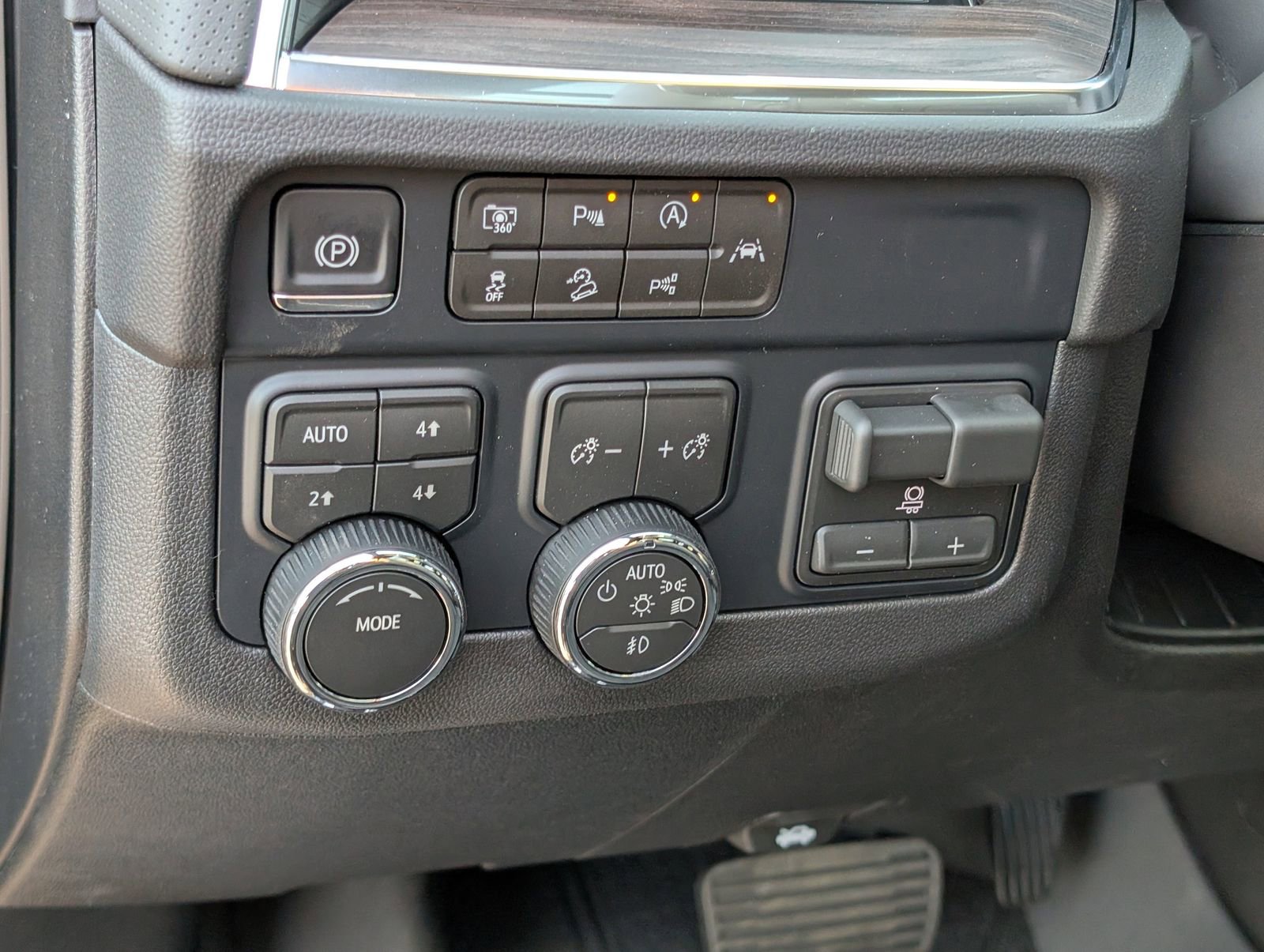 New 2026 Chevrolet Suburban Premier w/ Sun And Tow Package image 23