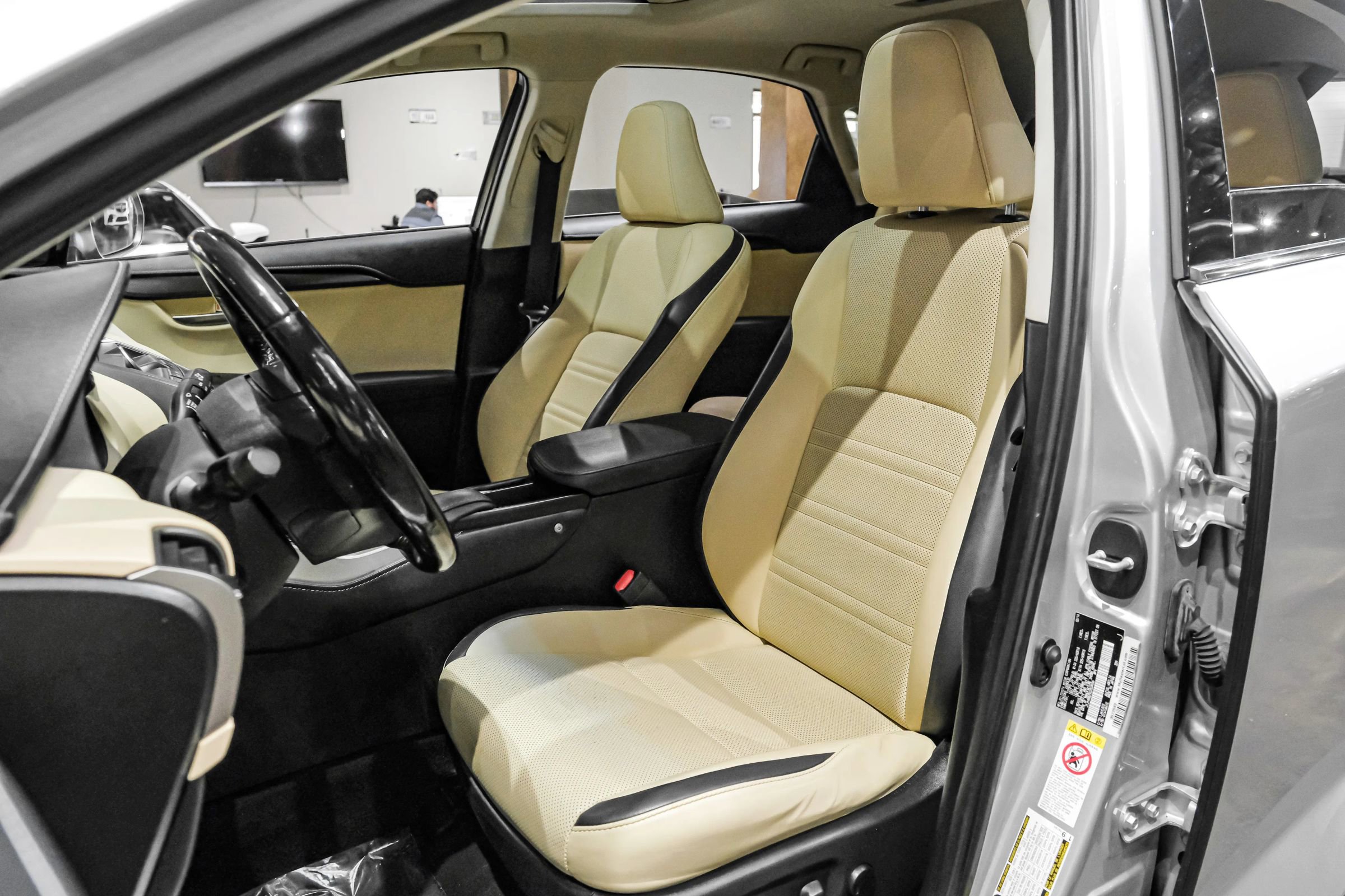 Used 2016 Lexus NX 200t FWD w/ Premium Package image 4