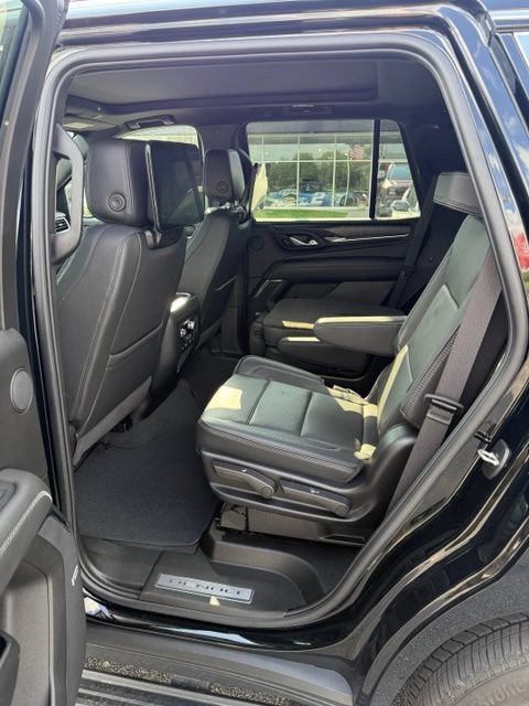 Used 2024 GMC Yukon Denali w/ Advanced Technology Package AWD/4WD image 8