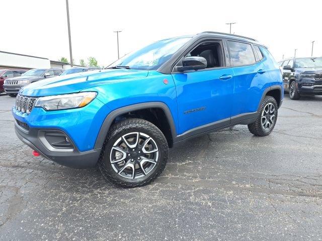 Used 2024 Jeep Compass Trailhawk w/ Trailhawk Elite Group AWD/4WD image 2