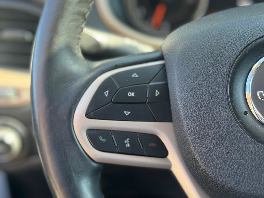Used 2018 Jeep Cherokee Limited w/ High Altitude Package AWD/4WD image 22