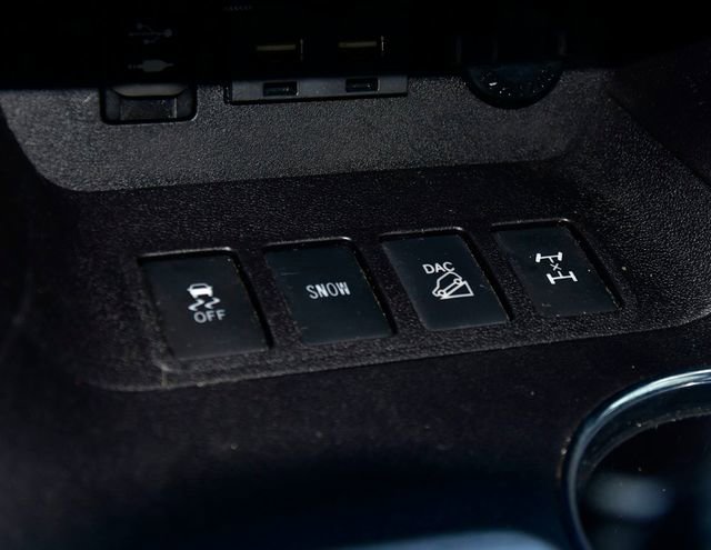 Used 2019 Toyota Highlander XLE image 27