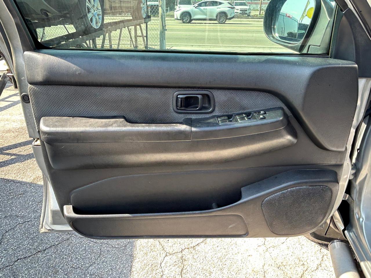 Used 2001 Nissan Pathfinder SE image 8