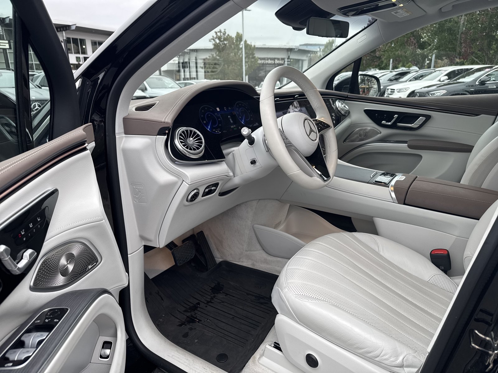 Used 2023 Mercedes-Benz EQS 580 4MATIC SUV image 18