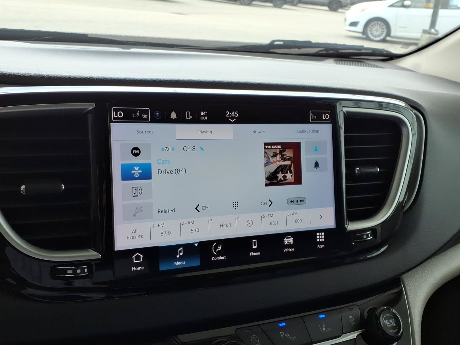 Used 2023 Chrysler Pacifica Touring-L FWD image 8