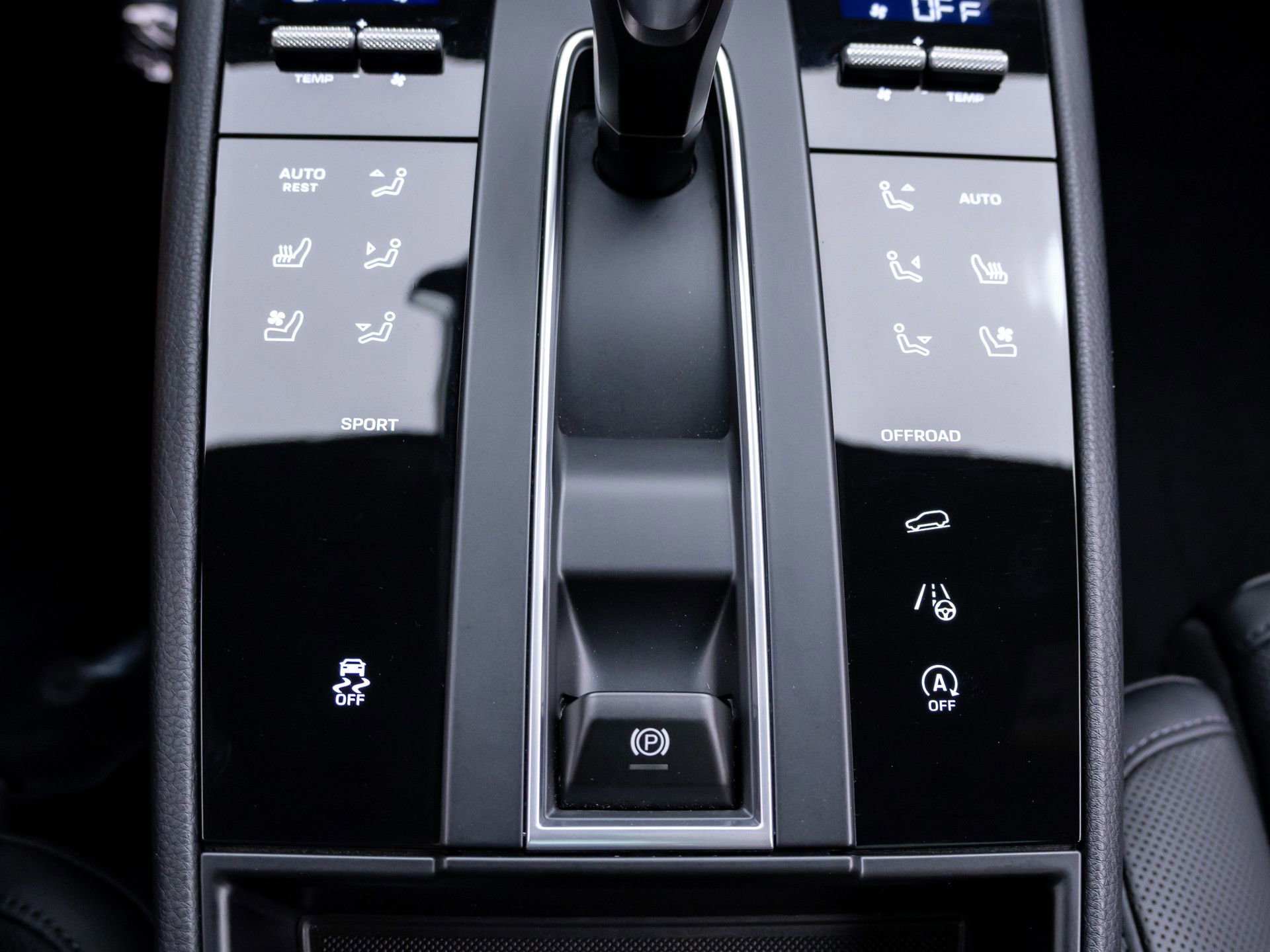 Certified 2026 Porsche Macan AWD/4WD image 28