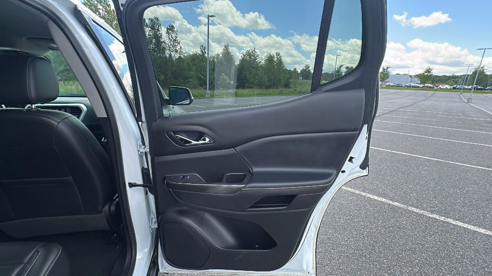 Used 2020 GMC Acadia SLT image 21