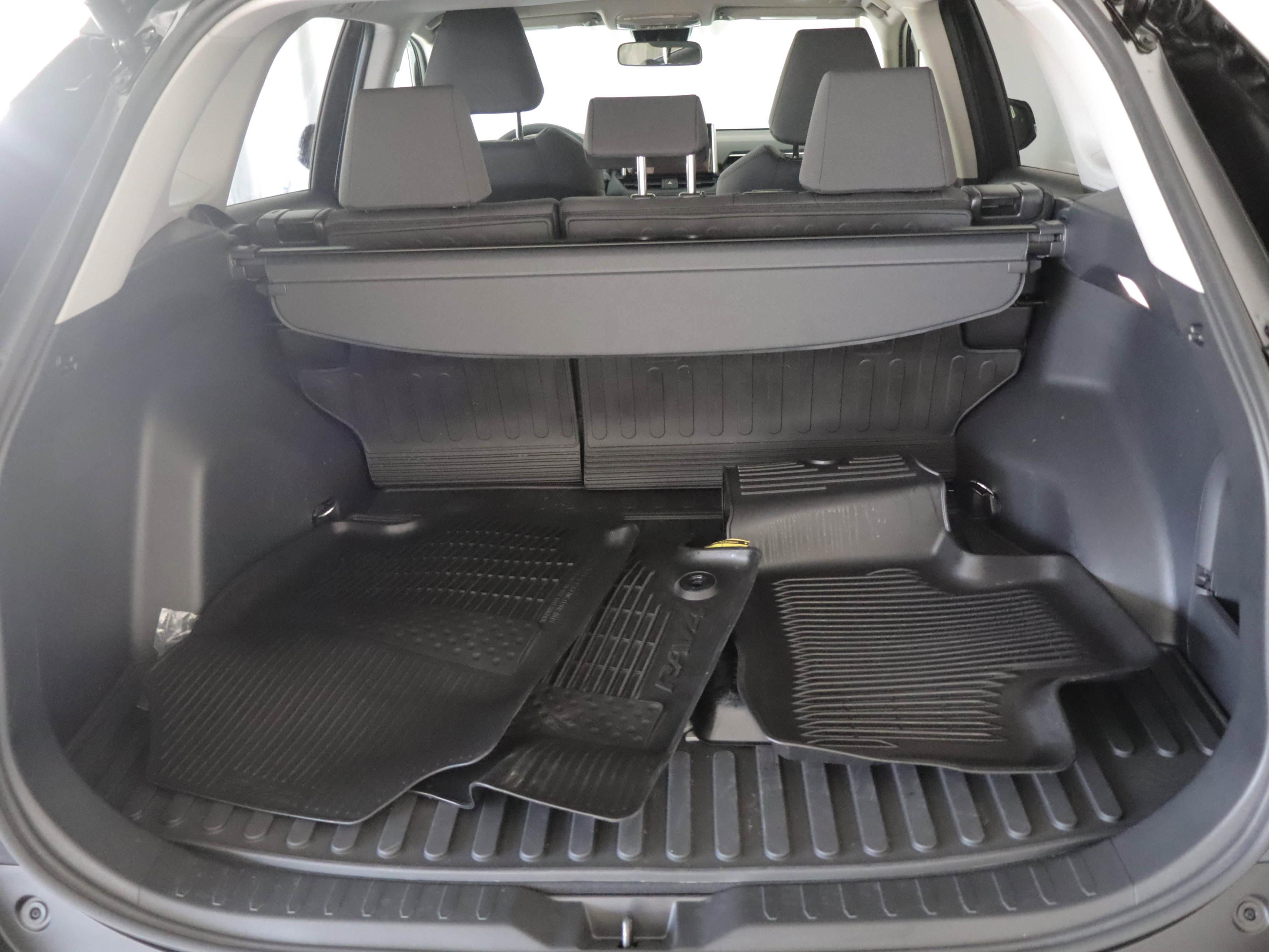 Used 2025 Toyota RAV4 XLE w/ Convenience Package image 21