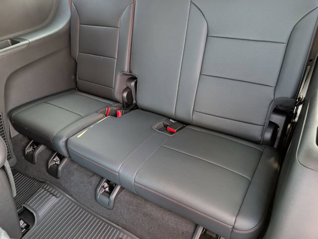 New 2026 Chevrolet Traverse Z71 w/ LPO, Floor Liner Package AWD/4WD image 32
