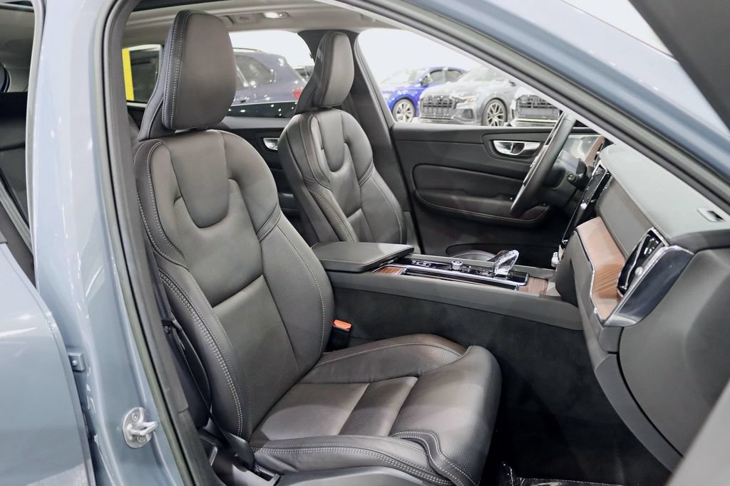 Used 2023 Volvo XC60 T8 Ultimate w/ Climate Package AWD/4WD image 30