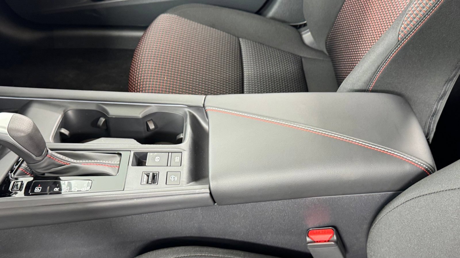 New 2026 Nissan Sentra SR w/ Floor Mat Package FWD image 31