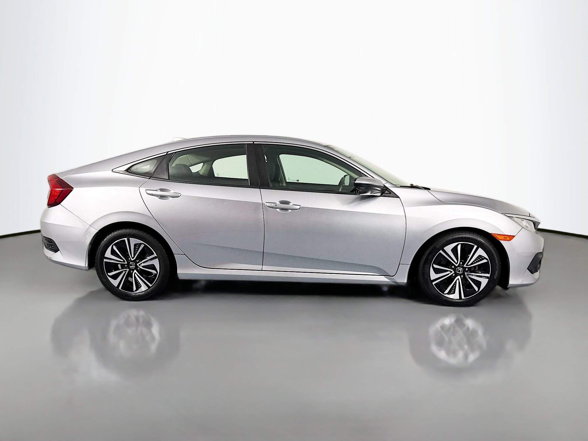 Certified 2017 Honda Civic EX-T image 4