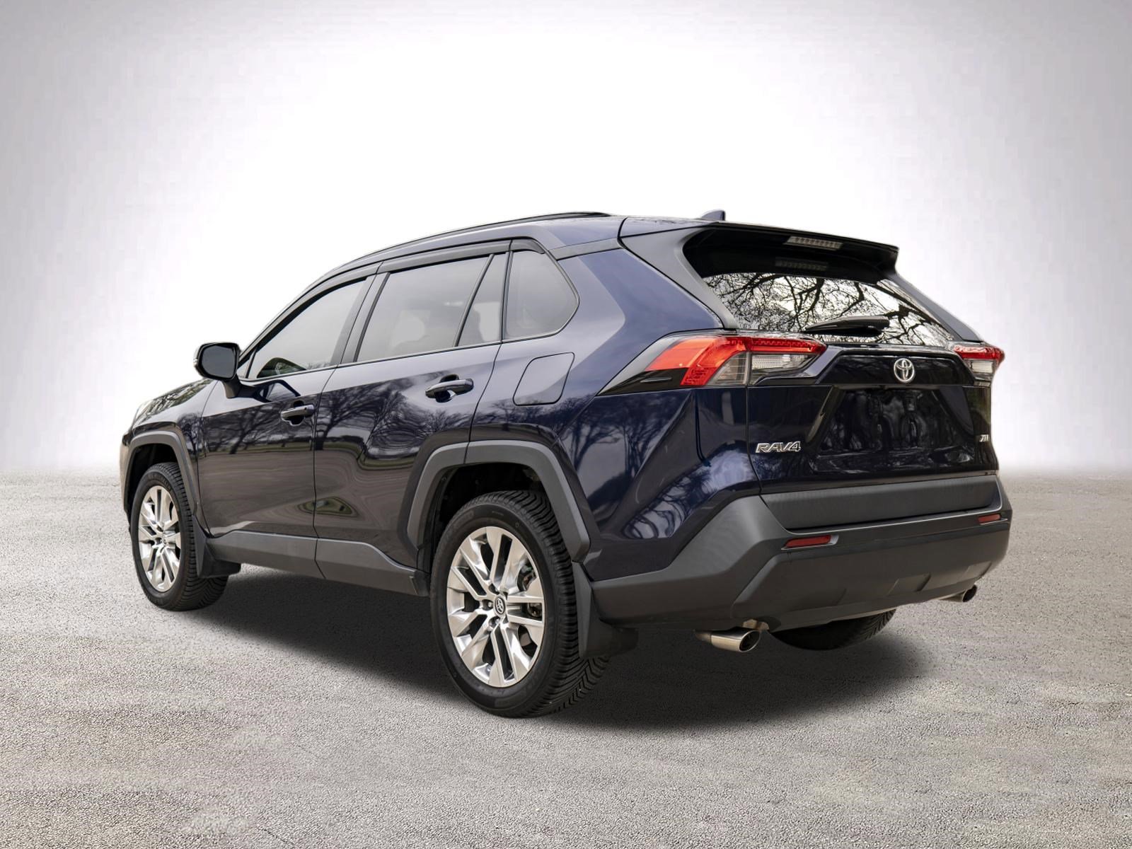 Used 2020 Toyota RAV4 XLE Premium image 7