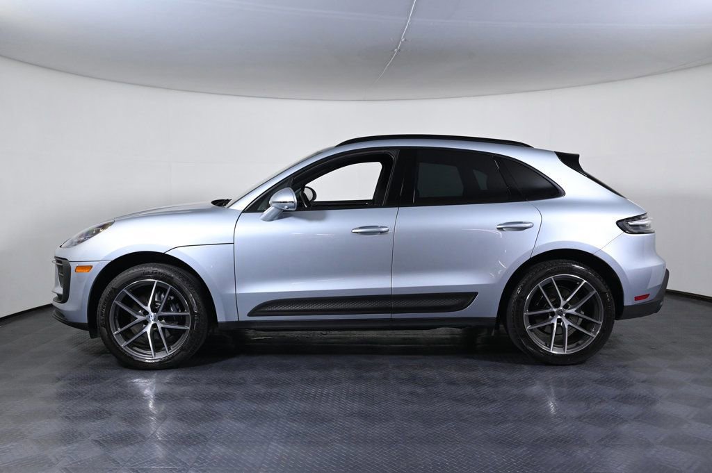 Certified 2024 Porsche Macan AWD/4WD image 2