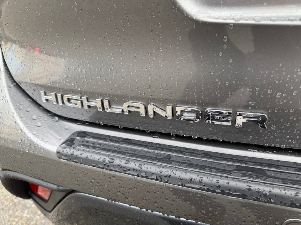 Used 2025 Toyota Highlander Limited AWD/4WD image 35