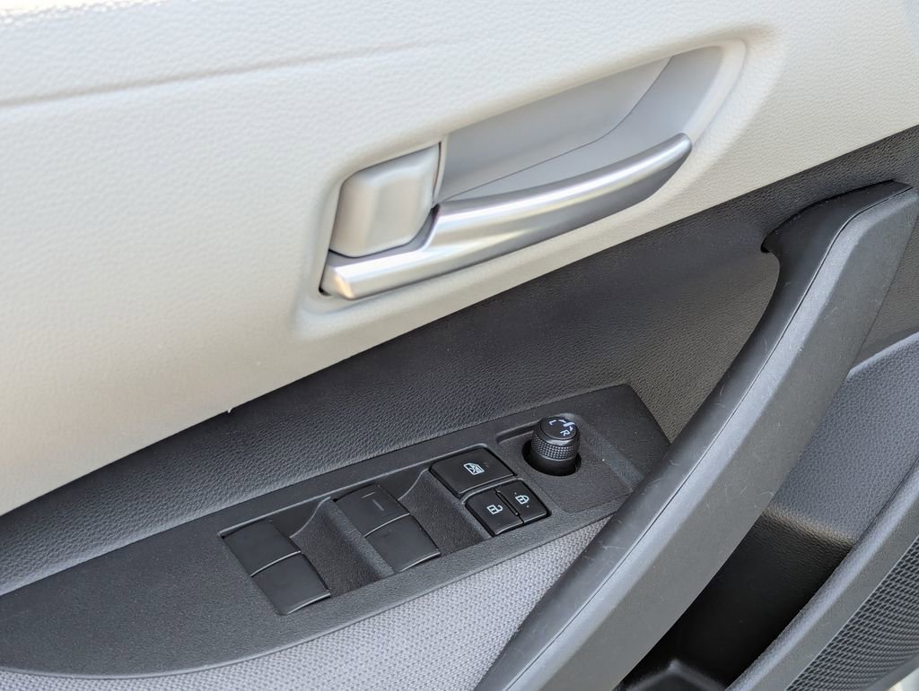 Used 2020 Toyota Corolla LE FWD image 11