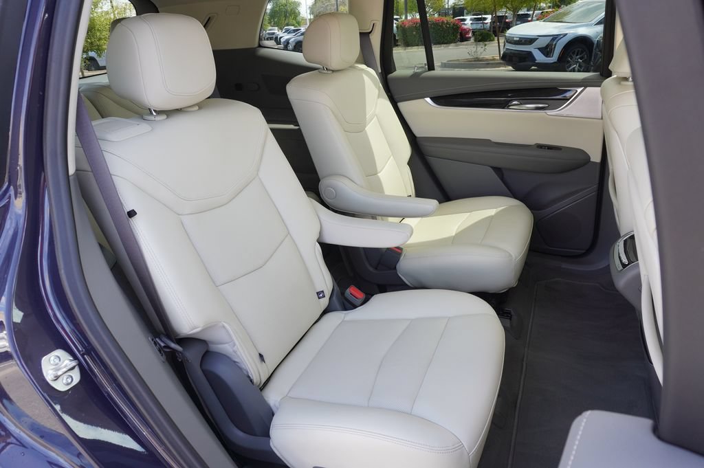 Certified 2025 Cadillac XT6 Premium Luxury FWD image 12