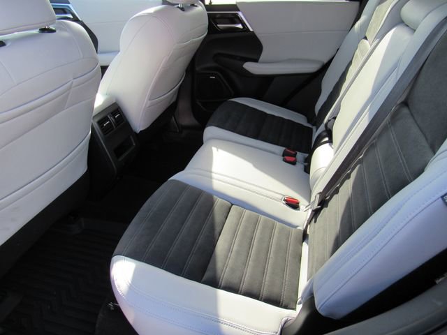 Used 2025 Mitsubishi Outlander SE FWD image 16