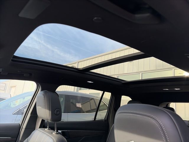 Used 2025 Buick Enclave Avenir w/ Super Cruise Package image 4