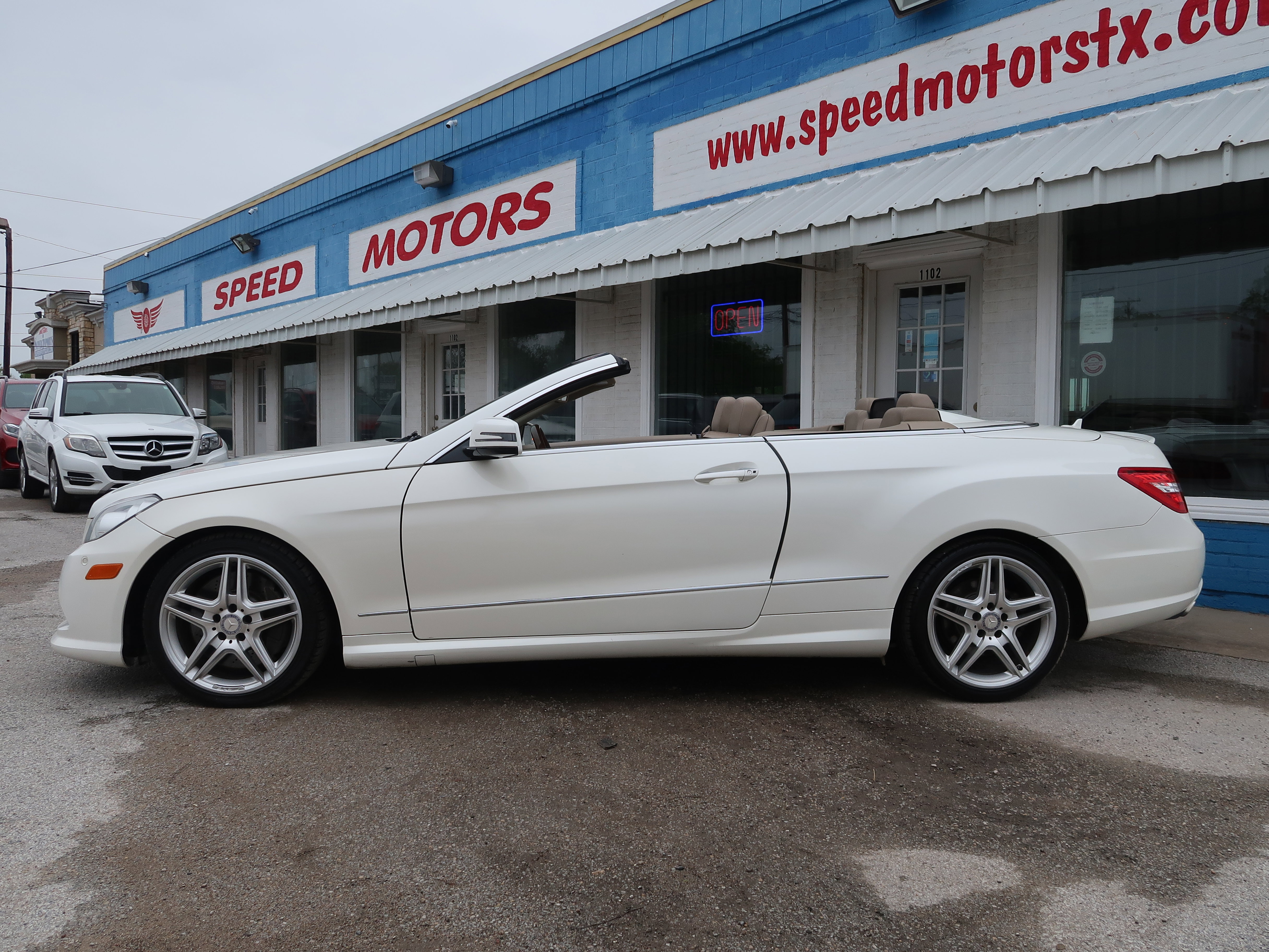 Used 2013 Mercedes-Benz E 550 Cabriolet image 3