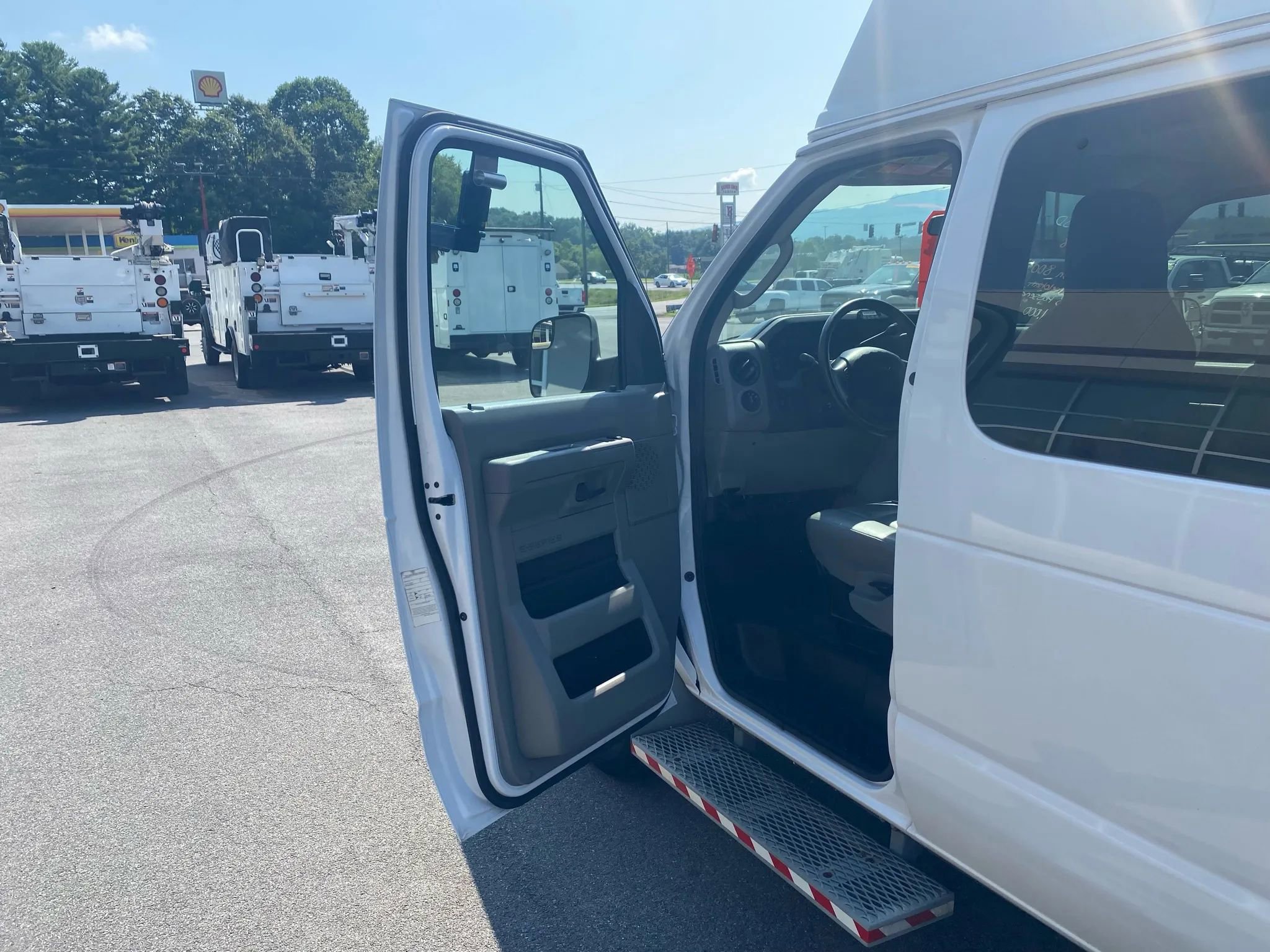 Used 2013 Ford E-350 and Econoline 350 Extended Super Duty w/ PWR Group RWD image 8