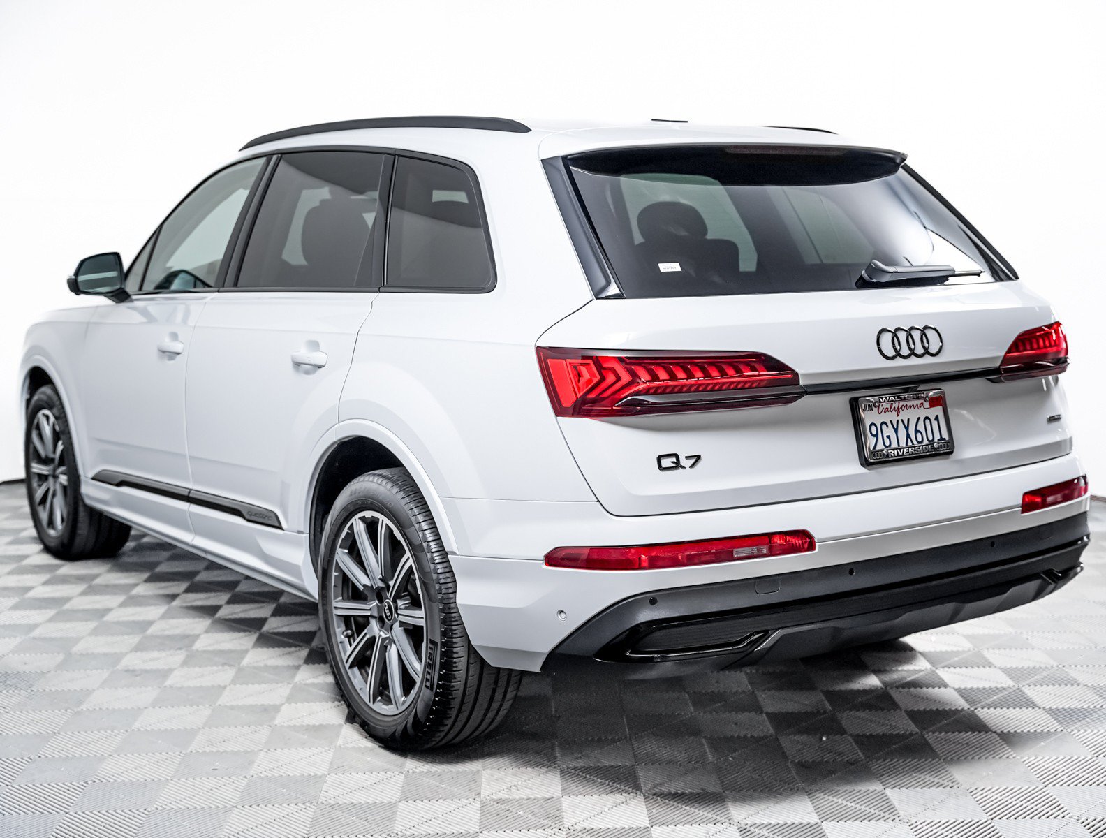 Used 2023 Audi Q7 2.0T Premium Plus w/ Premium Plus Package AWD/4WD image 2