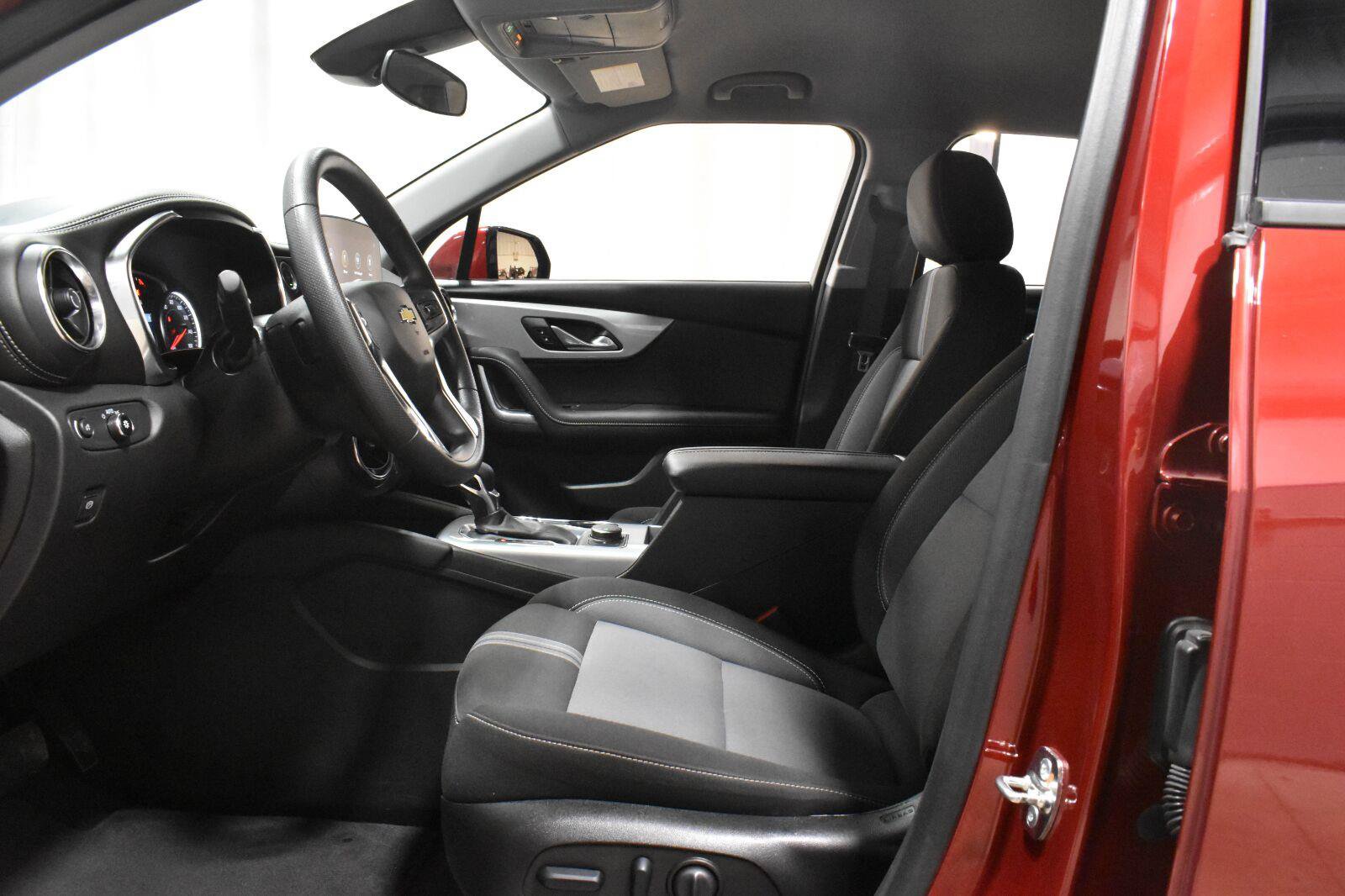 Used 2025 Chevrolet Blazer LT AWD/4WD image 7