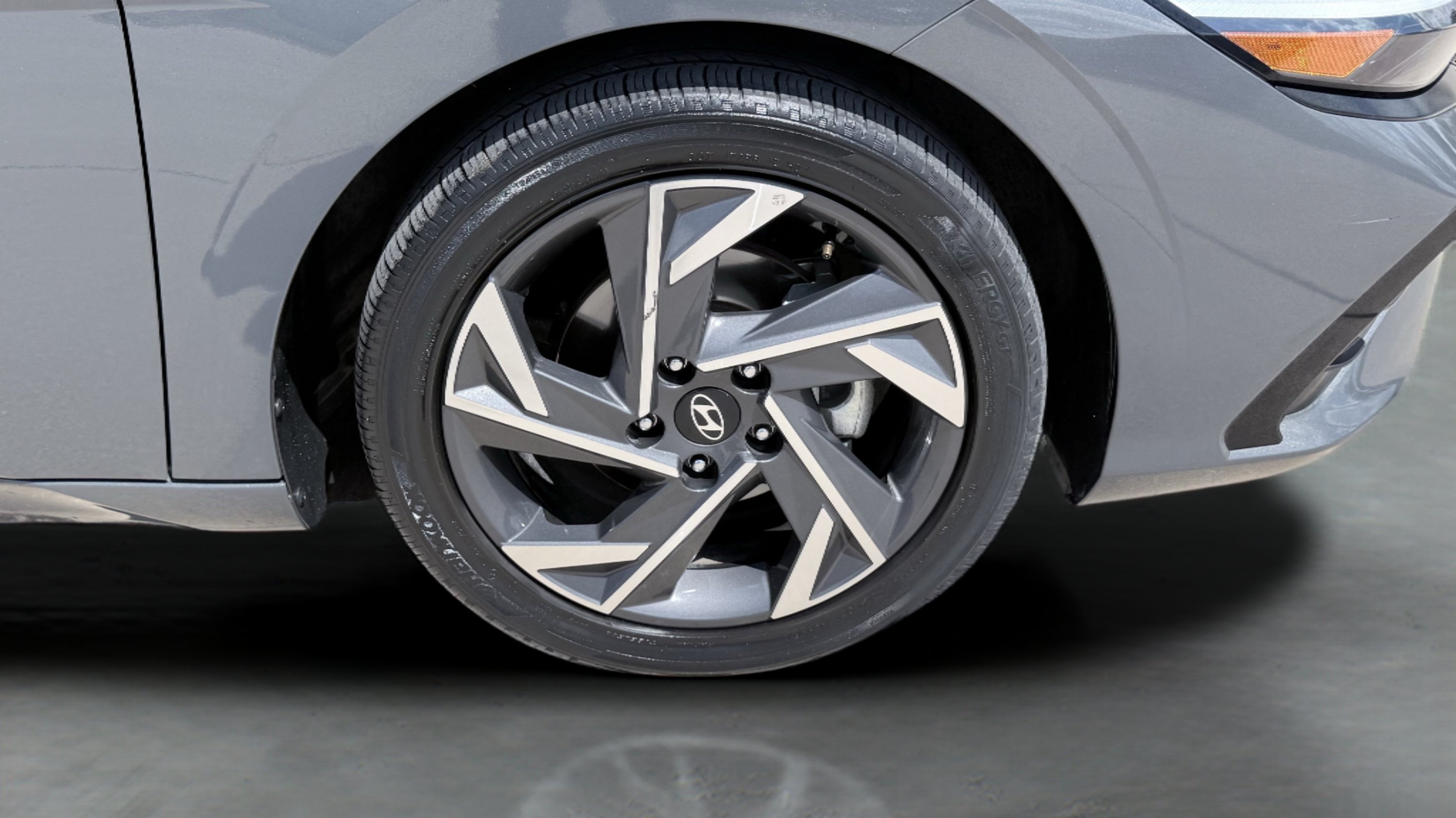 Used 2025 Hyundai Elantra SEL FWD image 8