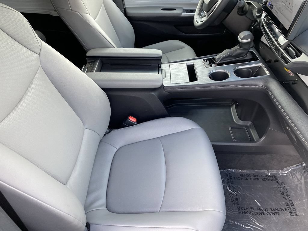 Certified 2026 Toyota Sienna XLE FWD image 17