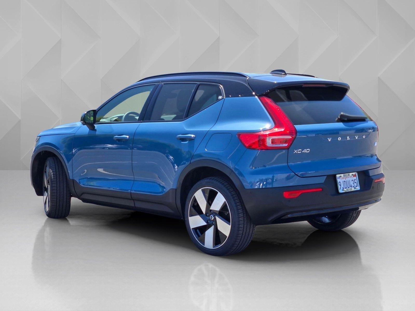 Certified 2023 Volvo XC40 Recharge Ultimate AWD/4WD image 6