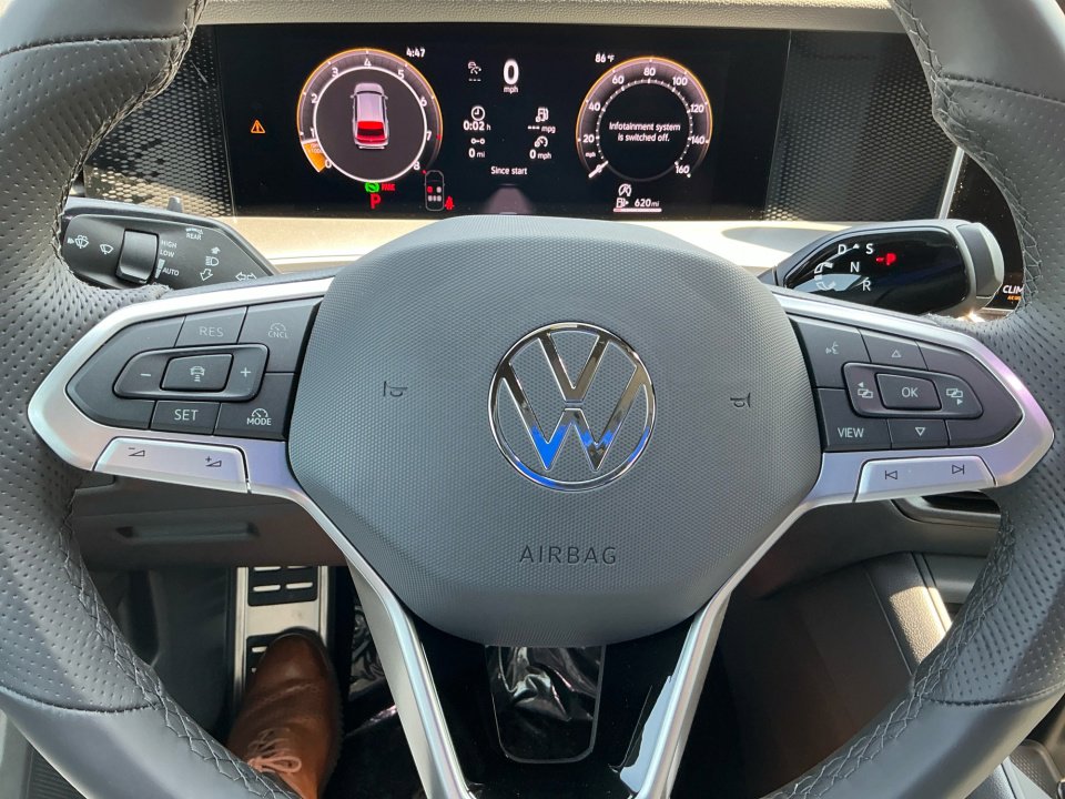 New 2026 Volkswagen Tiguan SE R-Line FWD image 18