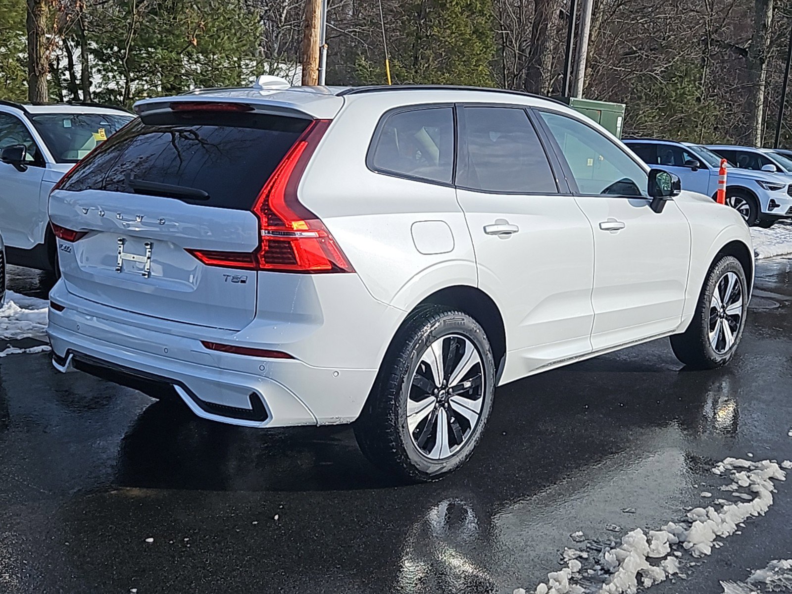 New 2025 Volvo XC60 T8 Plus w/ Climate Package image 2