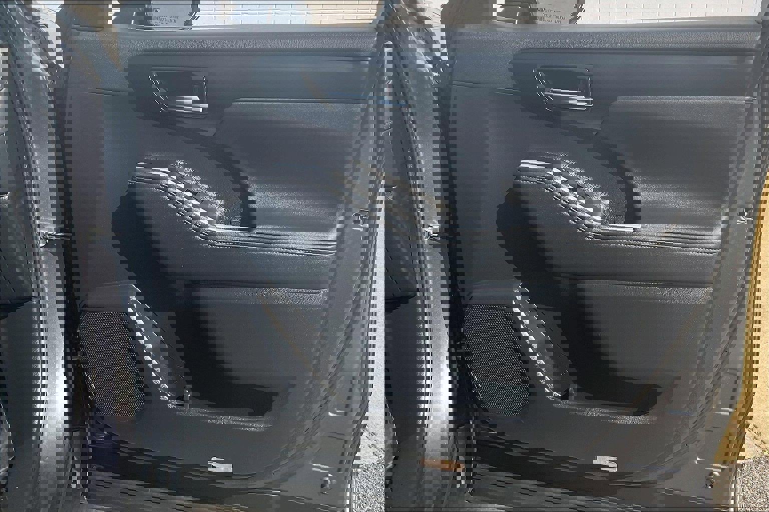 Used 2023 Toyota Highlander XLE FWD image 29