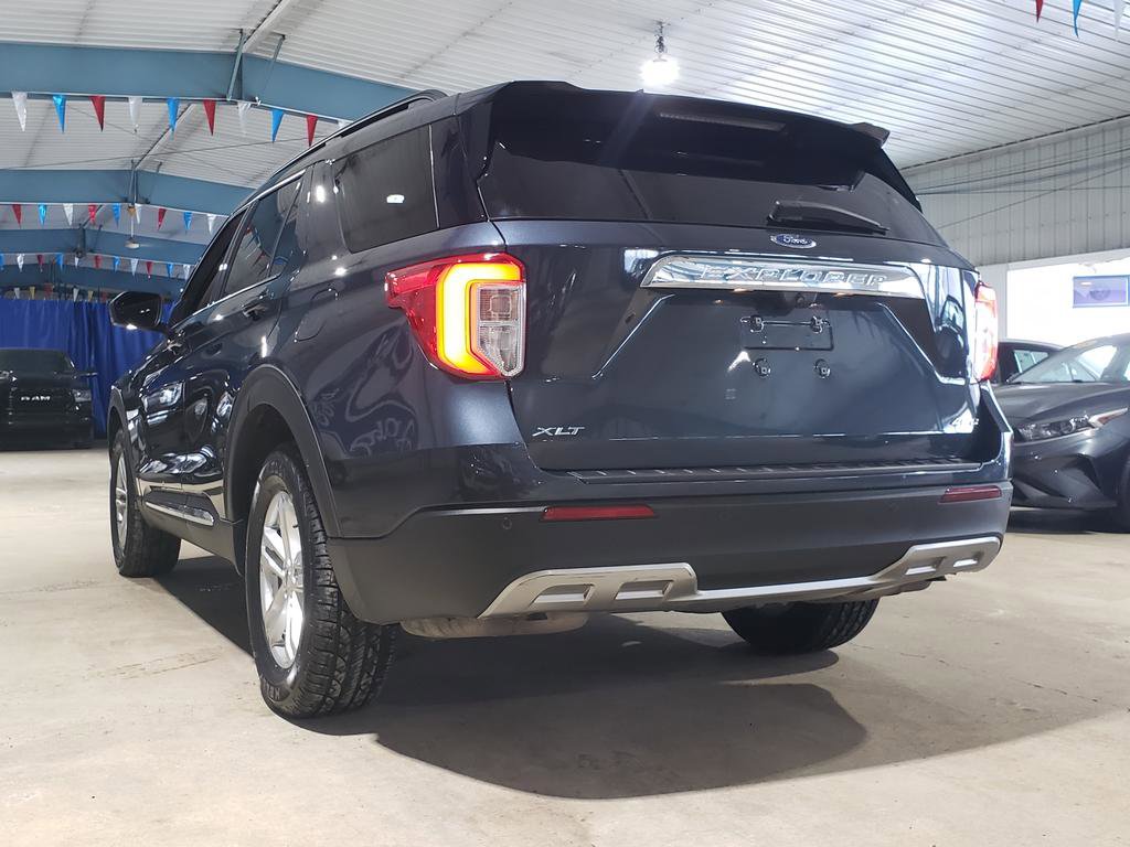 Used 2022 Ford Explorer XLT w/ Equipment Group 202A image 6