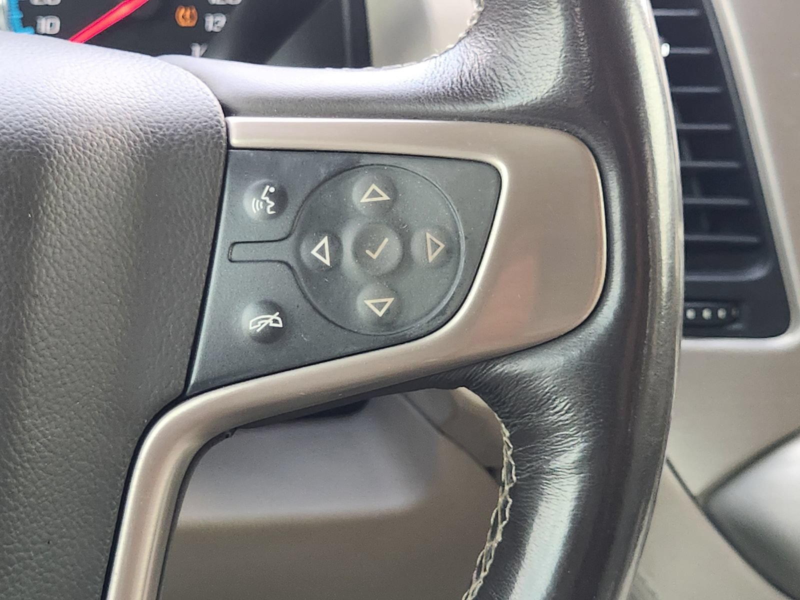 Used 2018 GMC Yukon XL Denali w/ Open Road Package AWD/4WD image 32