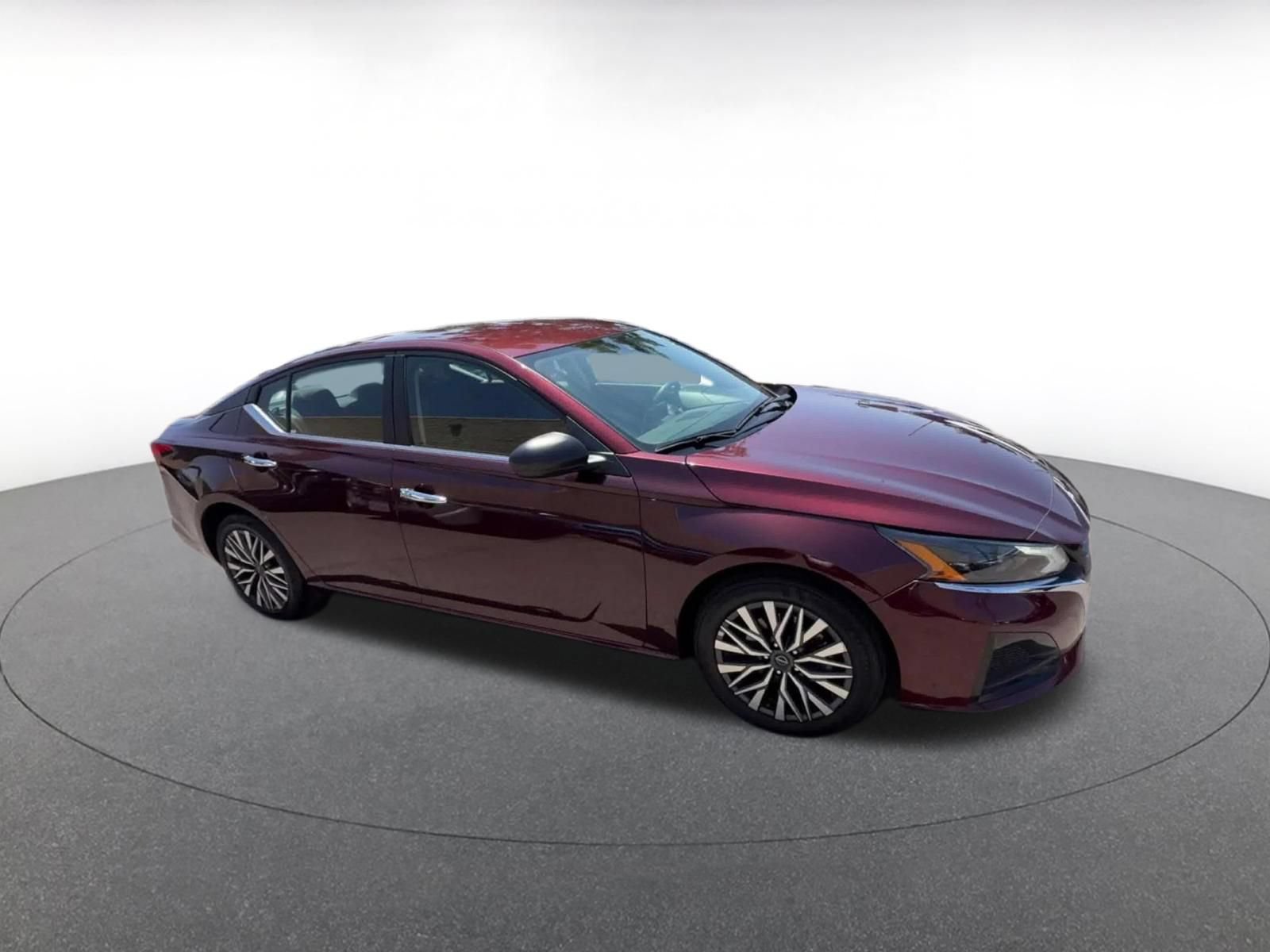 Used 2025 Nissan Altima 2.5 SV FWD image 2