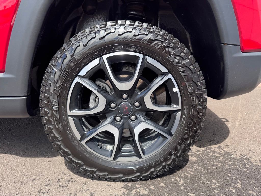 Used 2025 Jeep Compass Trailhawk AWD/4WD image 32