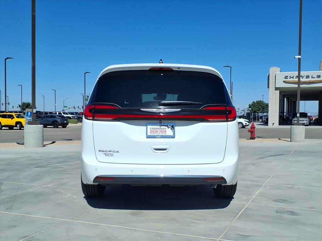 New 2026 Chrysler Pacifica Select image 5