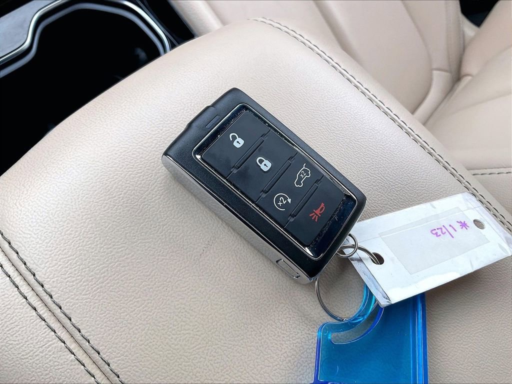 Used 2023 Jeep Grand Cherokee Limited image 27