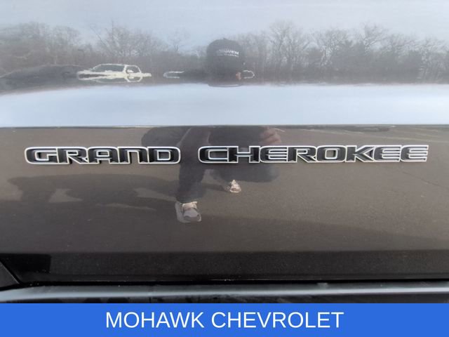 Used 2021 Jeep Grand Cherokee Laredo AWD/4WD image 32