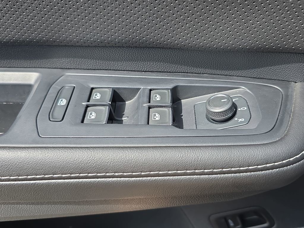 Used 2025 Volkswagen Atlas Cross Sport SE AWD/4WD image 23