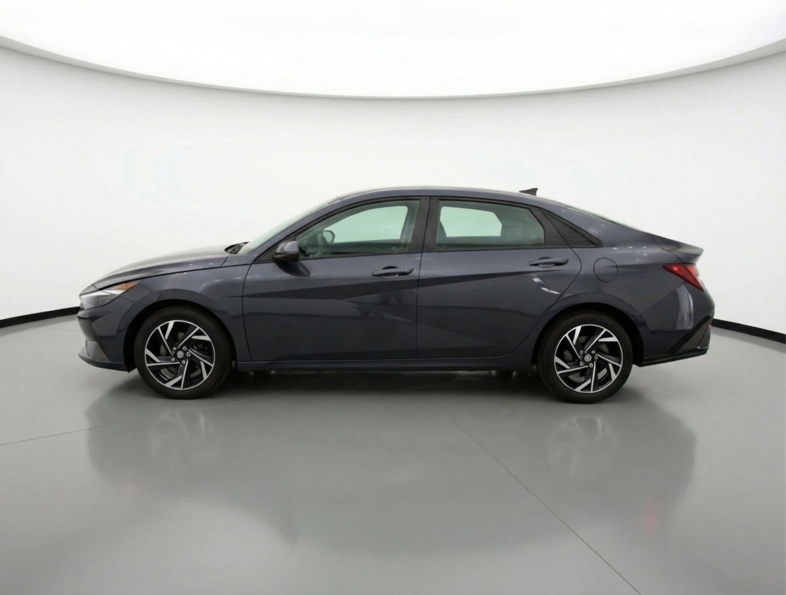 Used 2025 Hyundai Elantra SEL FWD image 5