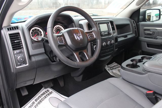 Used 2018 RAM 1500 Express w/ Black Ram 1500 Express Group RWD image 17