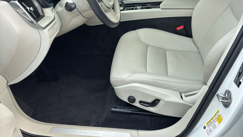 Used 2023 Volvo XC60 B5 Plus w/ Climate Package image 26